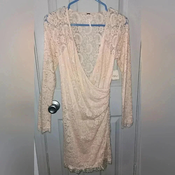 NWT Free People Pearl Lace Long Sleeve Romantic Date Night Mini Dress Women's XS - Picture 3 of 9